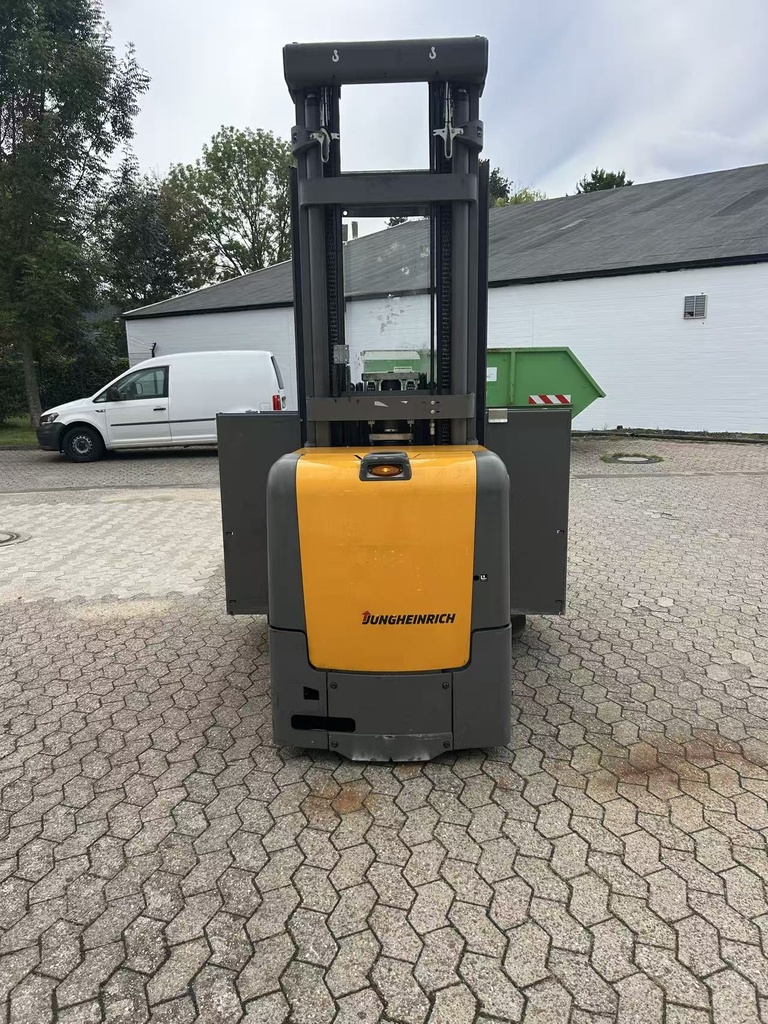 EKS210 Z+I 100-600DZ.jpg